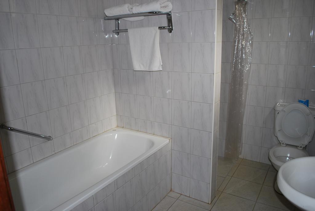 Parkview Inn Moshi Kamer foto